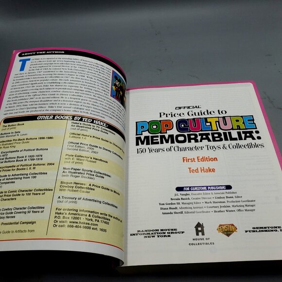 Official Price Guide to Pop Culture Memorabilia 150 Years of Character Toys - Picture 4 of 9